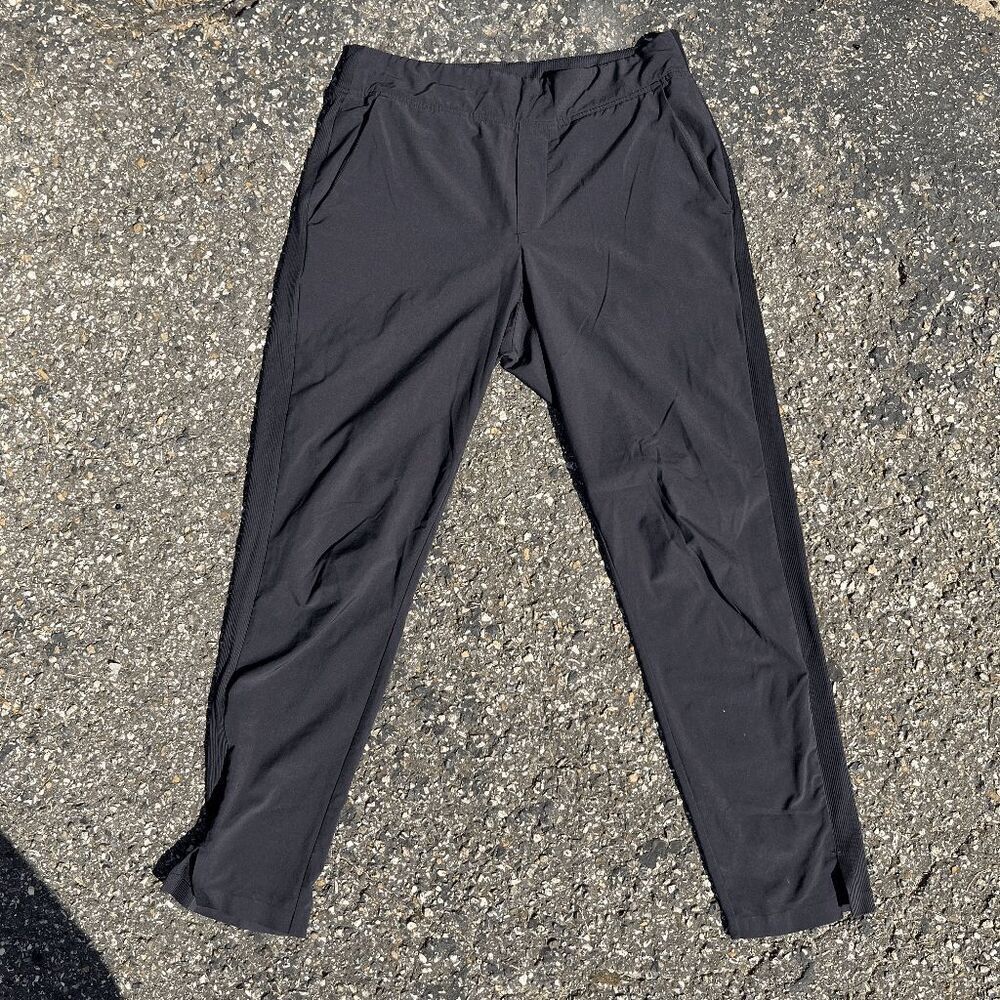 Athleta Black Tapered Jogger Pants With Zippered Pocket - Size 4